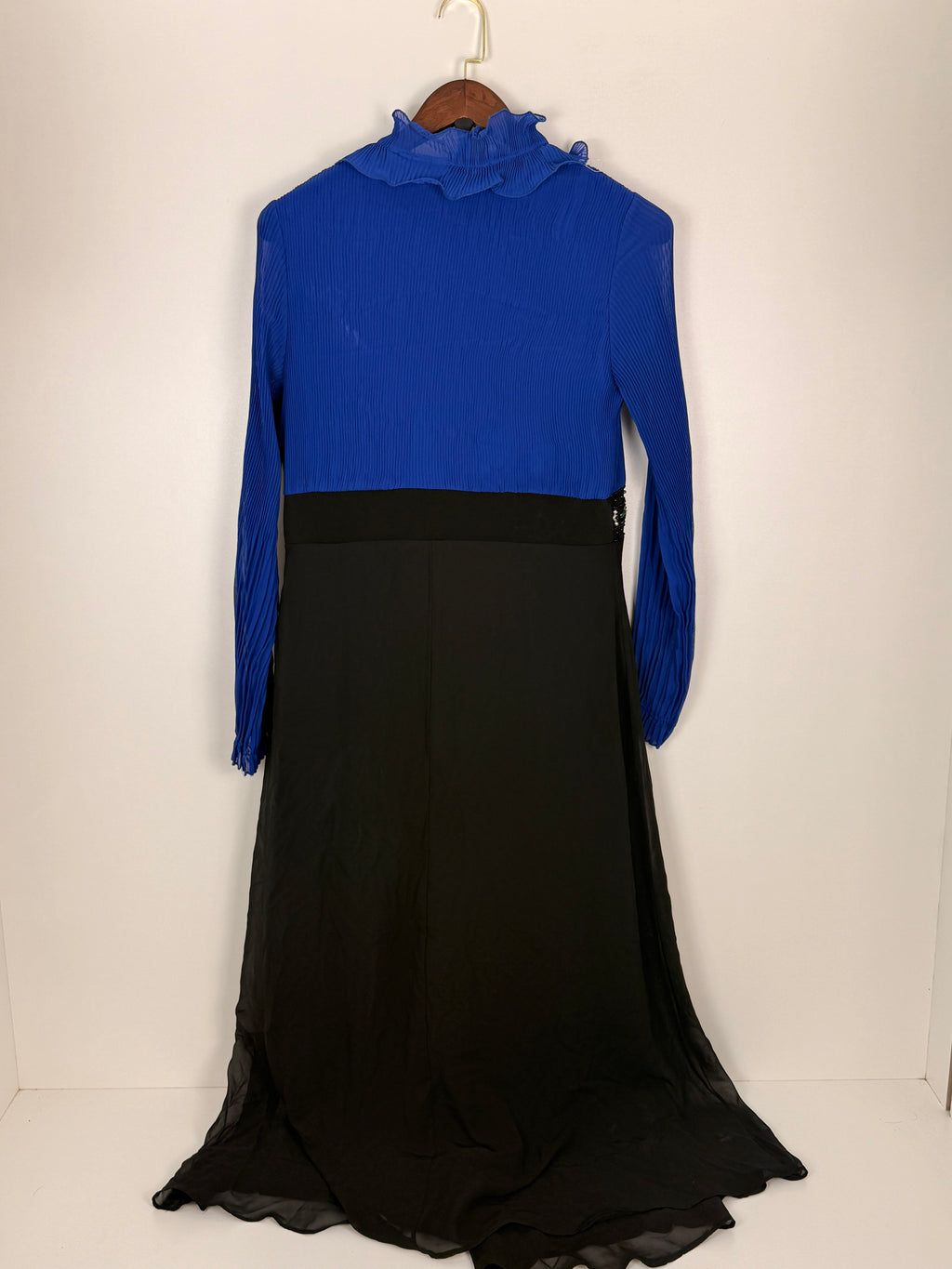 Ruffle Kneck Maxxi dress