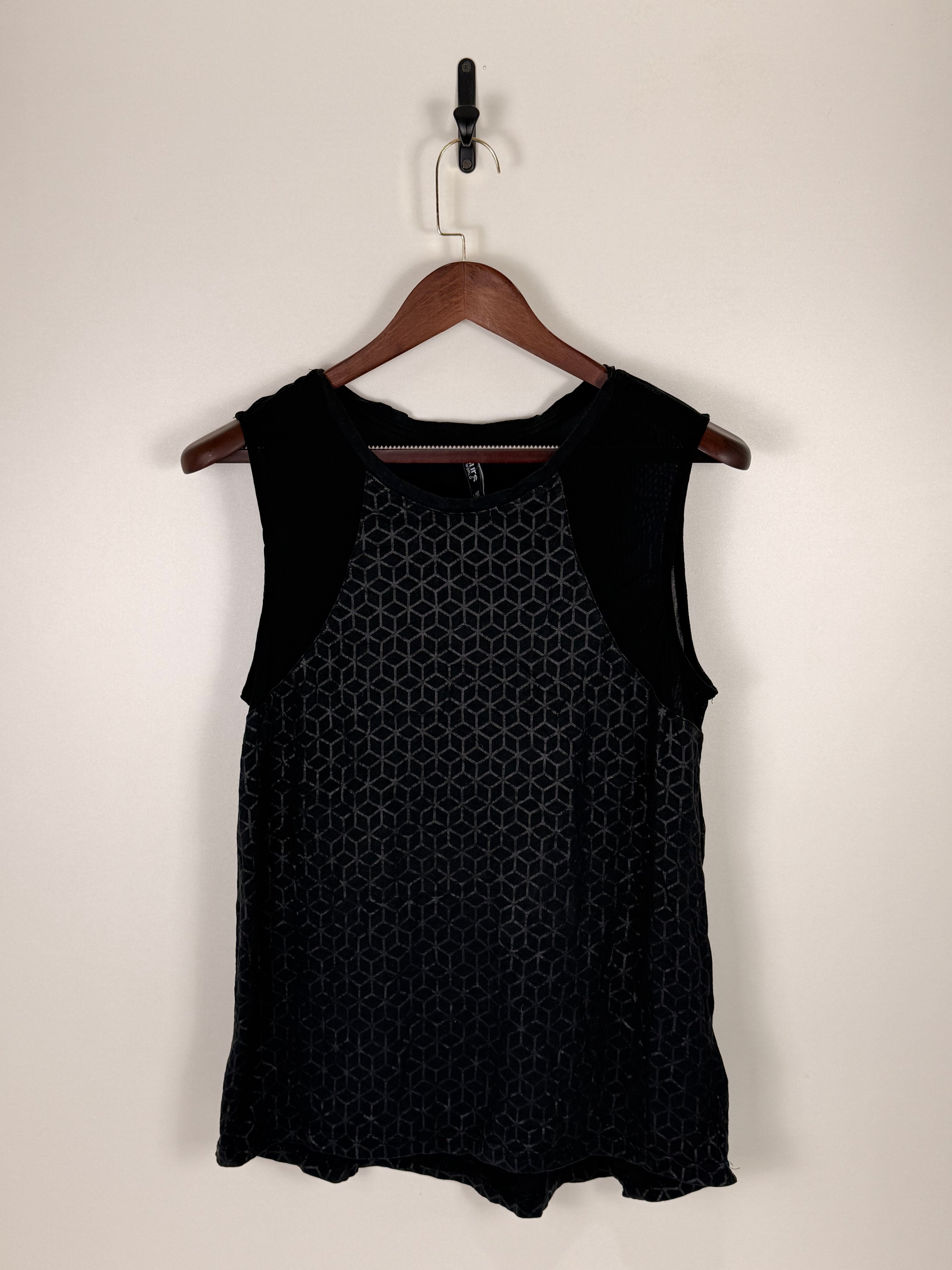 Black Geometric Mesh Sleeveless Performance Tank Top | C:   L: