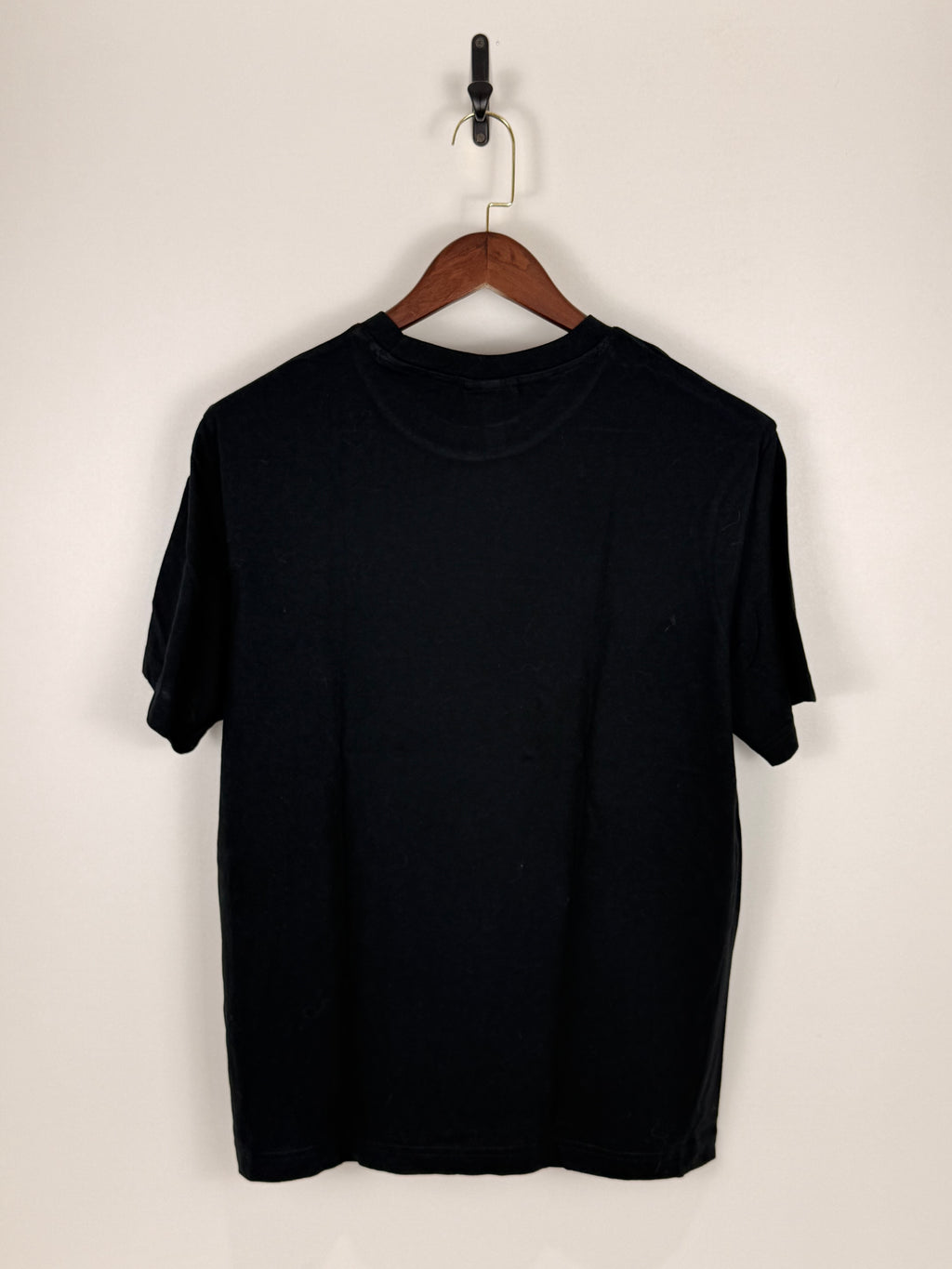 H&M Essential Black T-Shirt | C:44 L:27