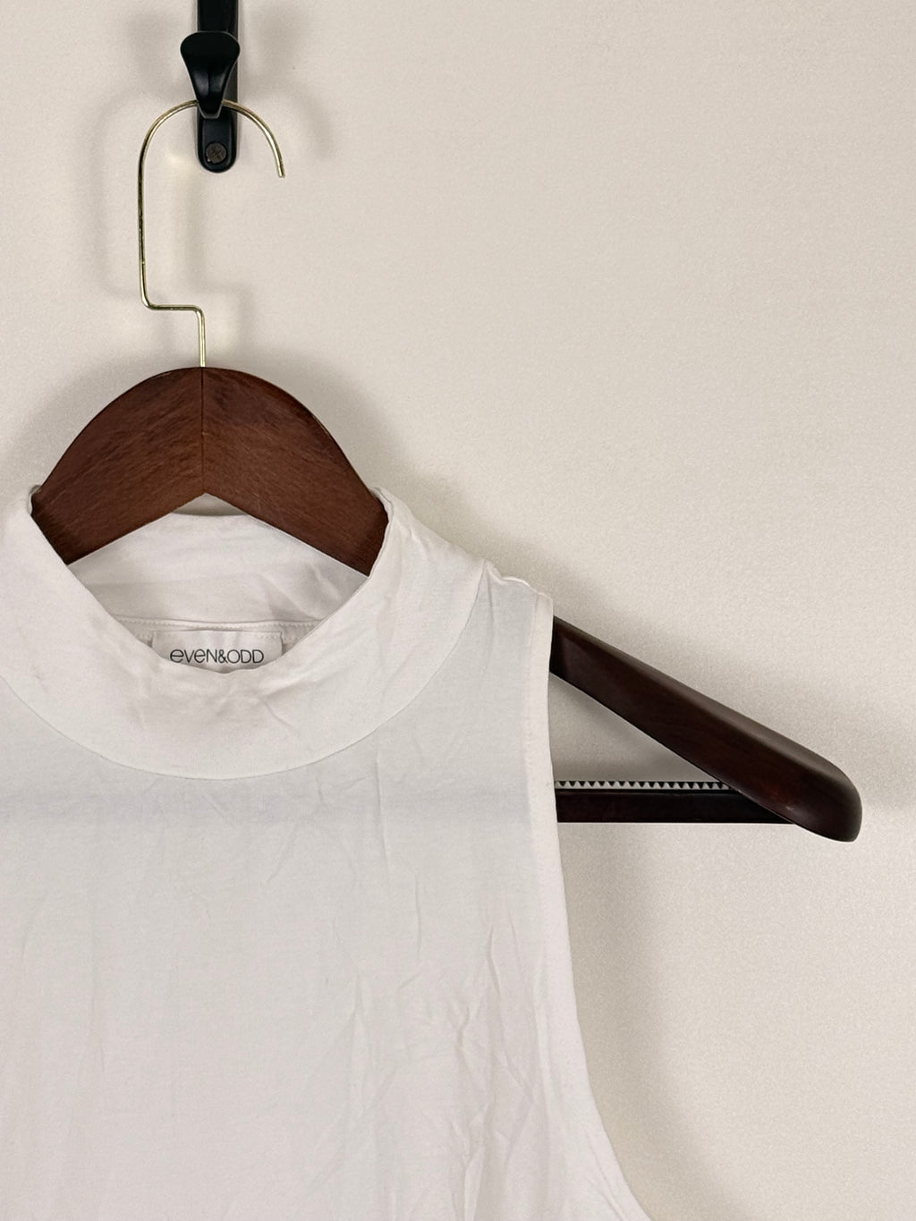White Mock Neck Sleeveless Essential Top | C:    L: