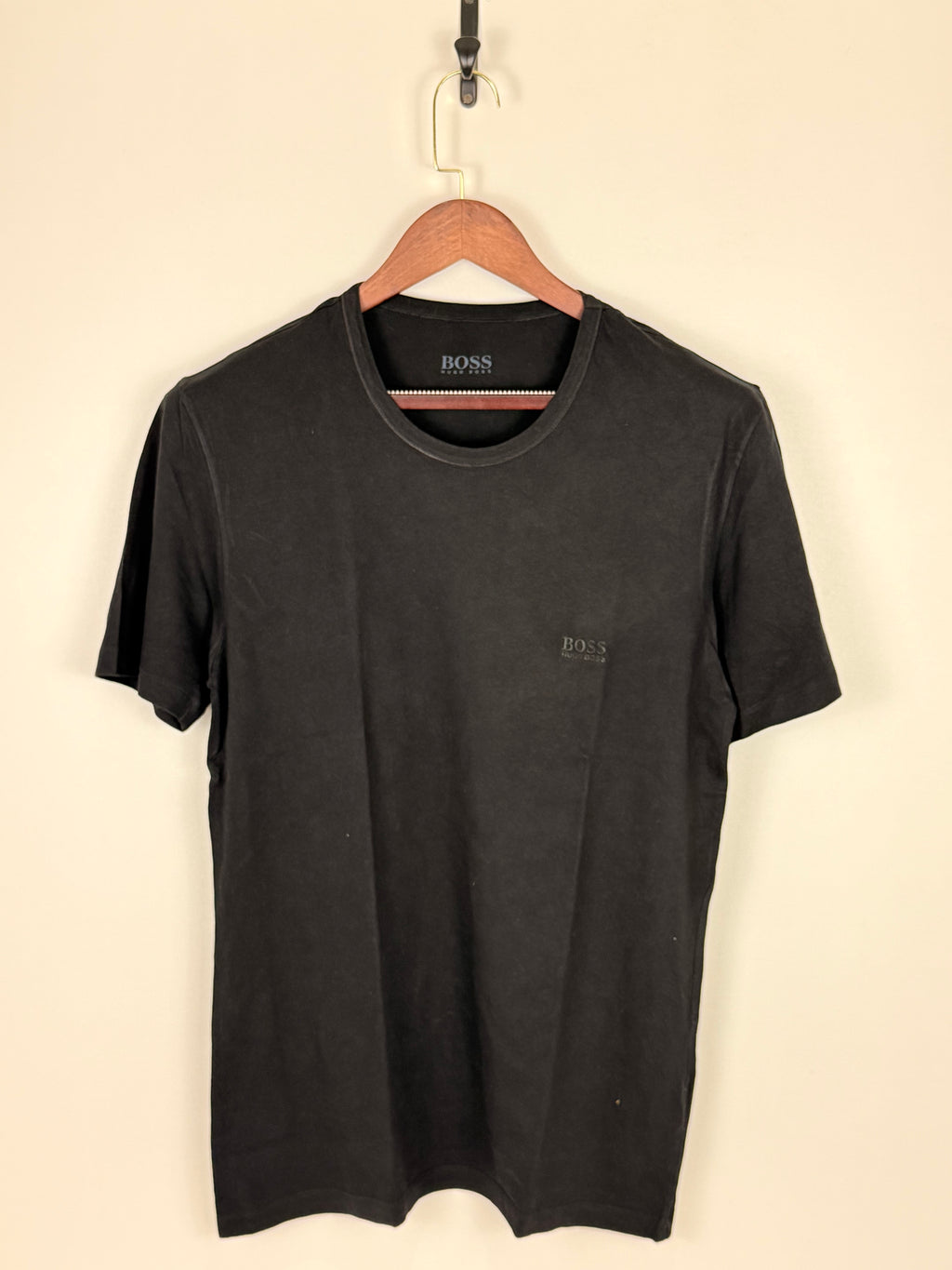 Hugo Boss Essential Logo T-Shirt | C:40 L:28