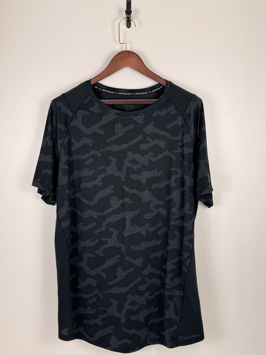 Under Armour Geo Camo Performance Tee | C:50 L:32