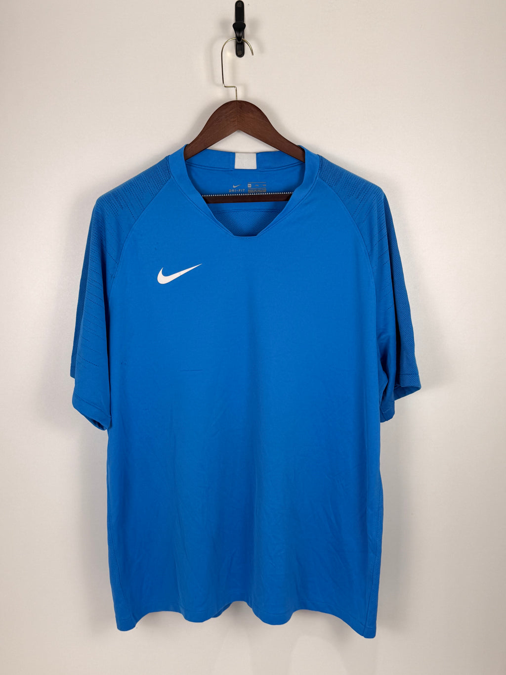 Nike Dri-FIT Strike Training Tee | C:50 L:31