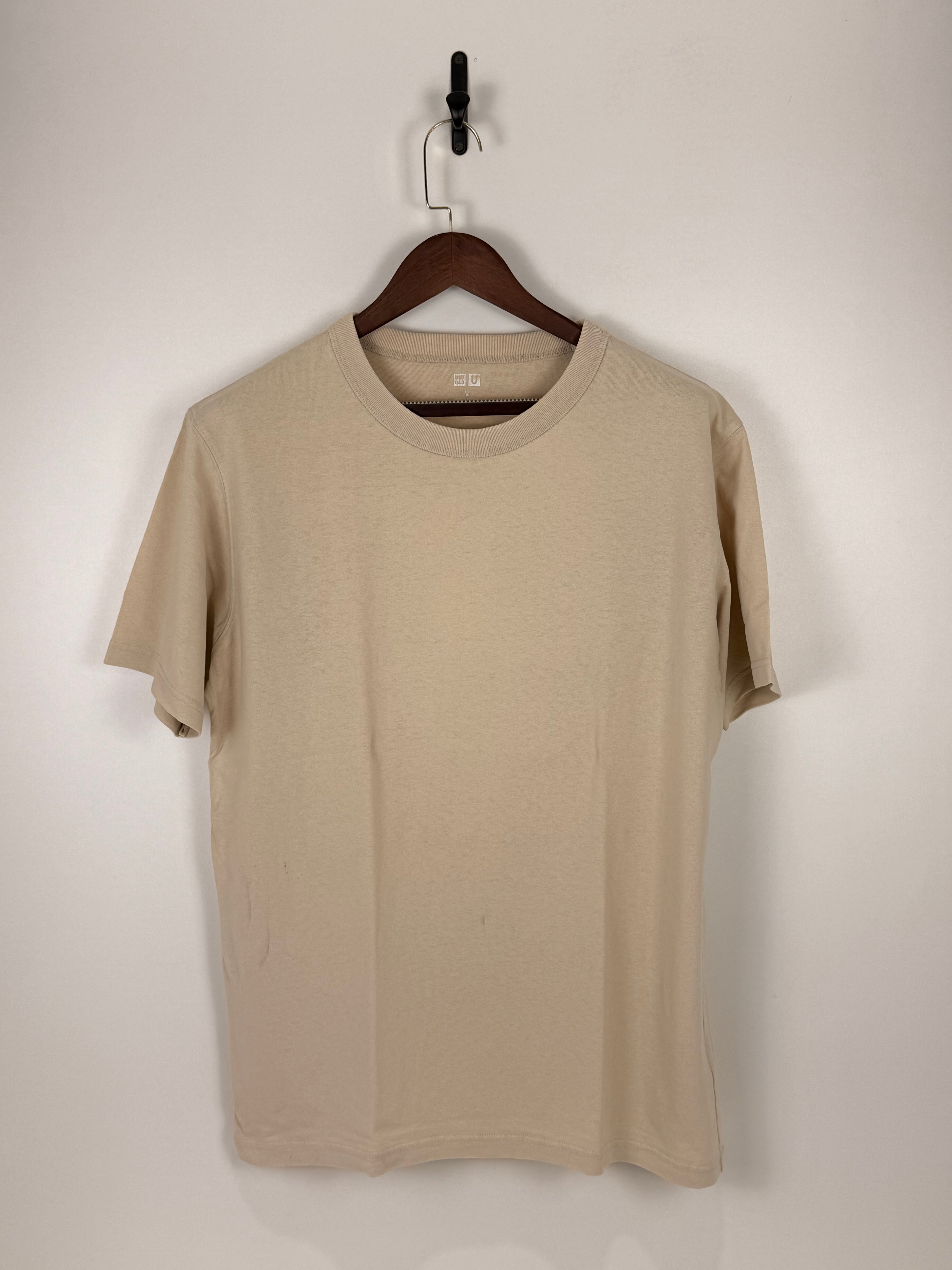 UNIQLO Essential Beige Tee | C:46 L:29