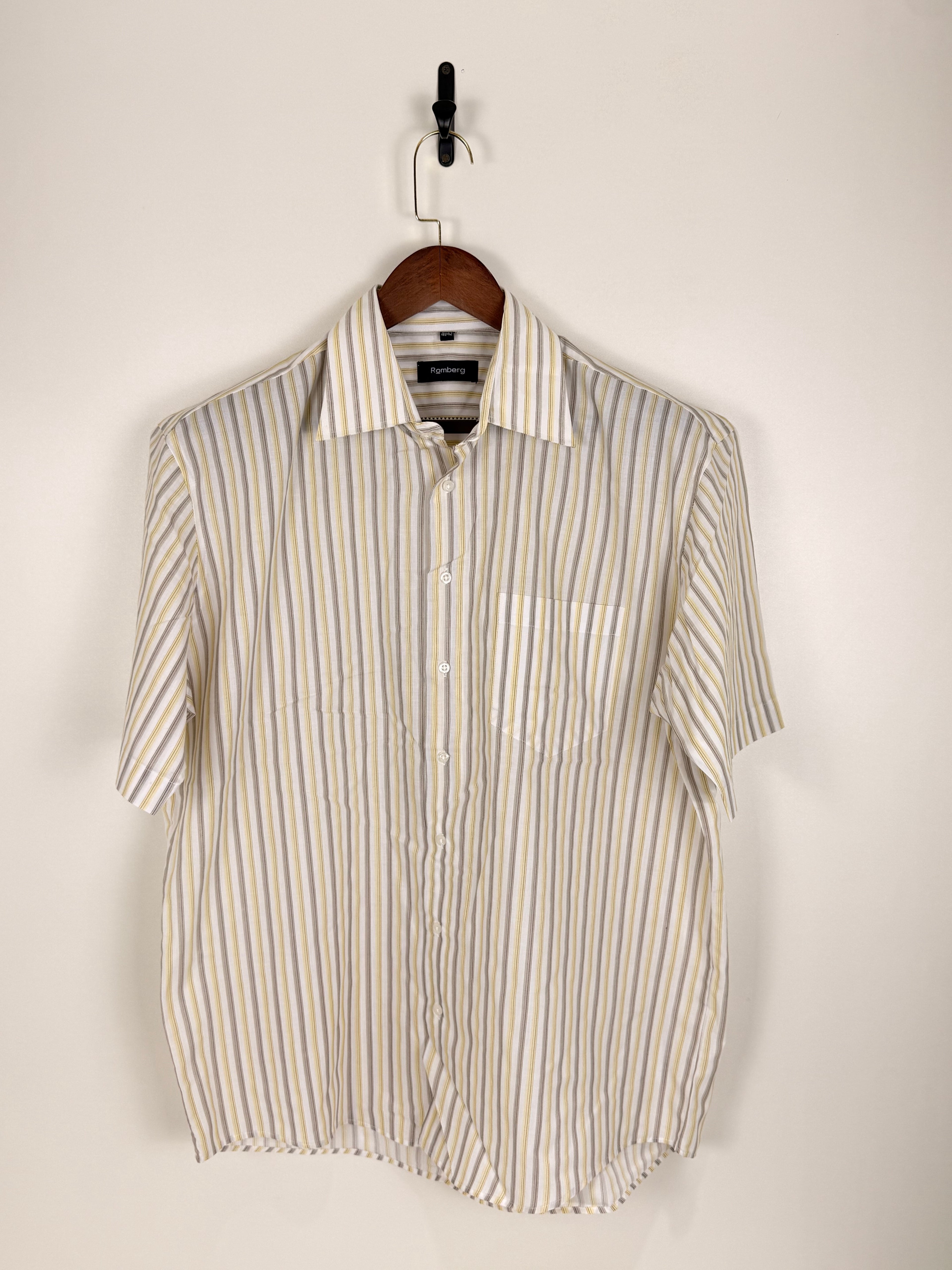 Cream & Yellow Striped Short-Sleeve Shirt | C:50 L:30