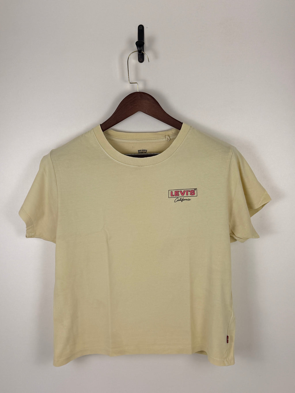 Levi’s California Logo Crop Tee | C:40 L:21