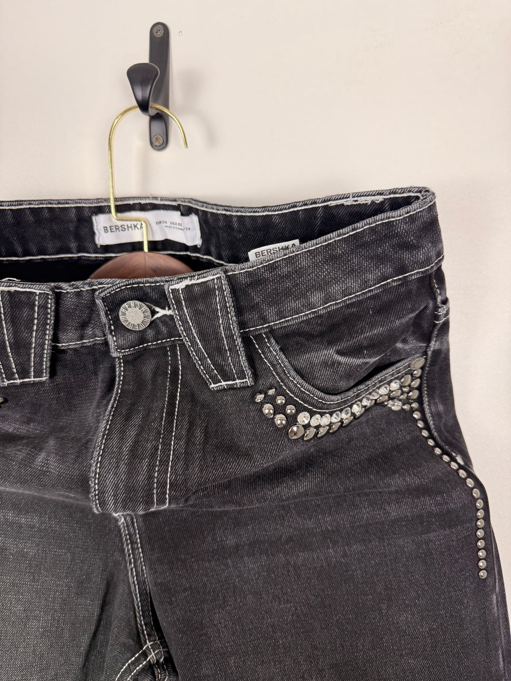 Bershka wide legged embeleshed Jeans