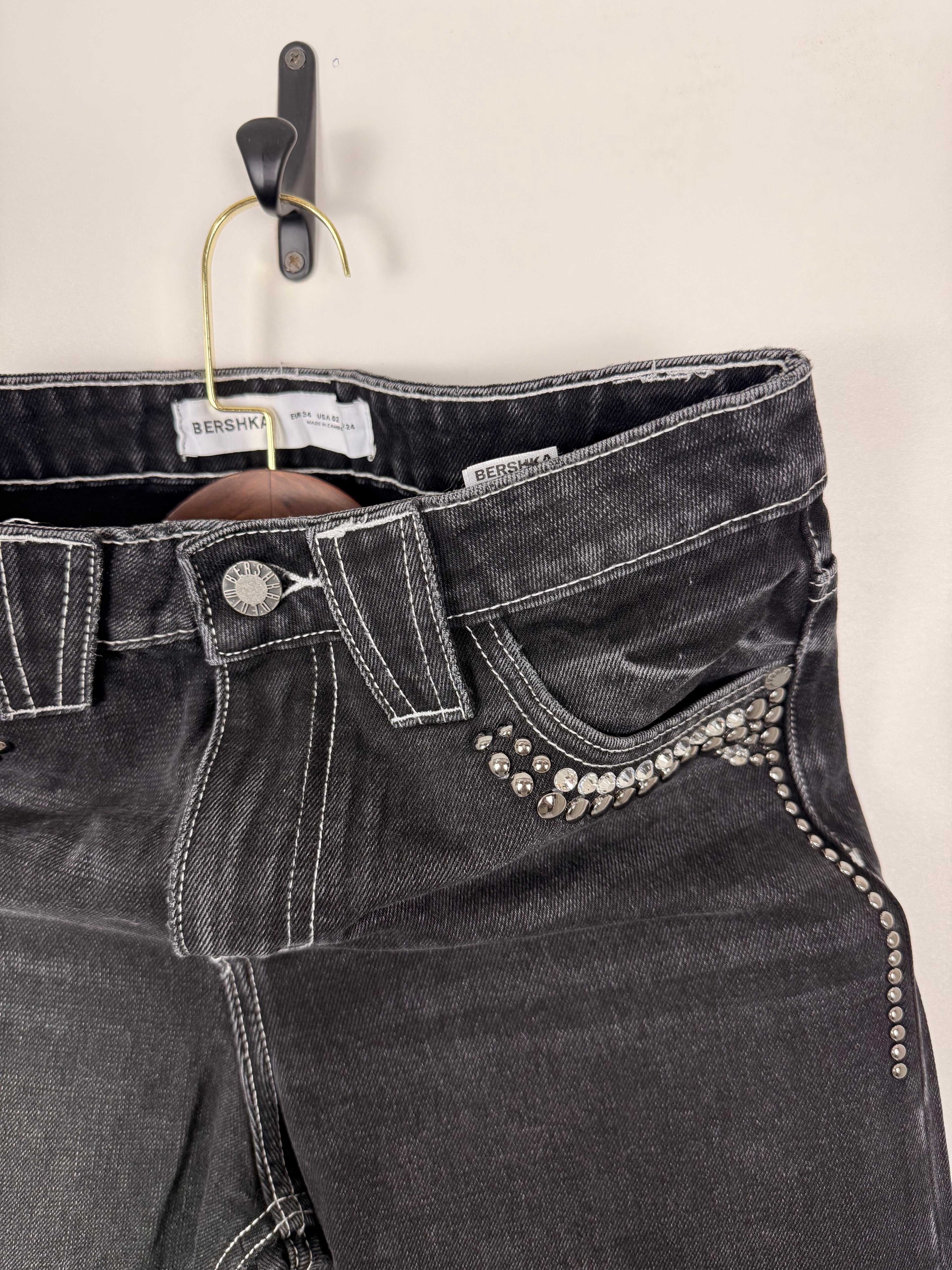 Bershka wide legged embeleshed Jeans