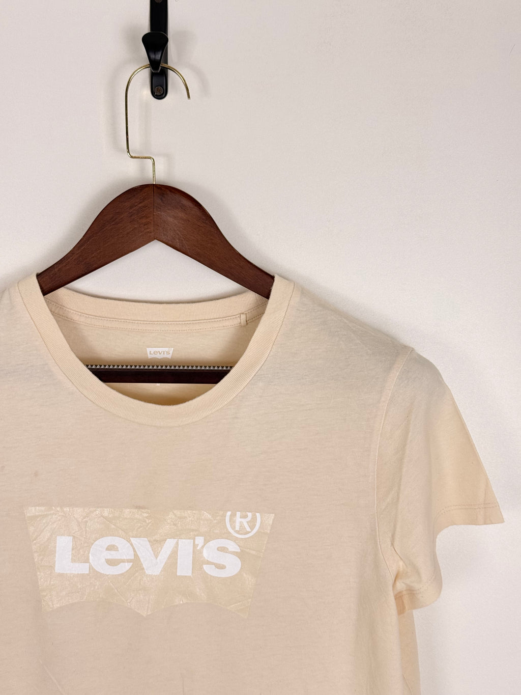 Levi’s Tee | C:38 L:25