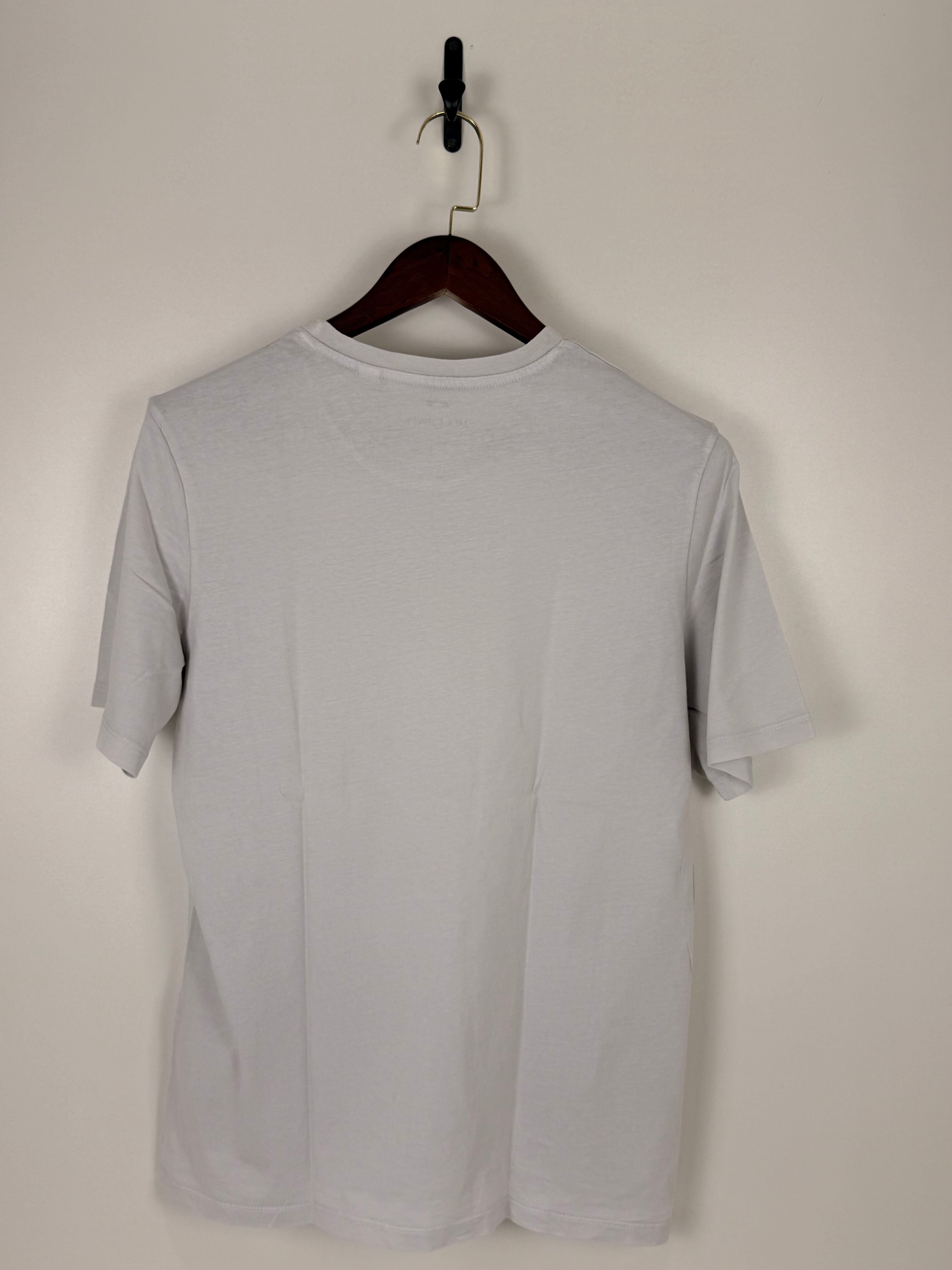Jack & Jones Essential Logo Tee | C:42 L:27