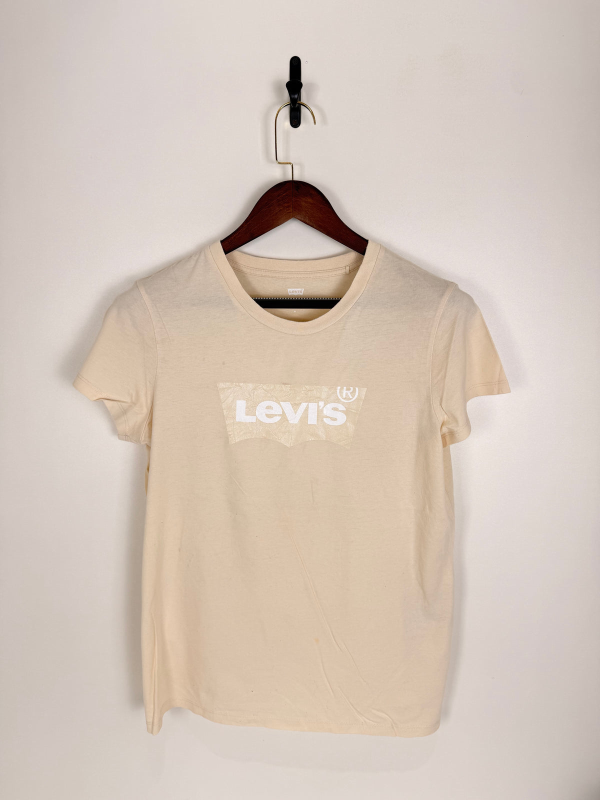 Levi’s Tee | C:38 L:25