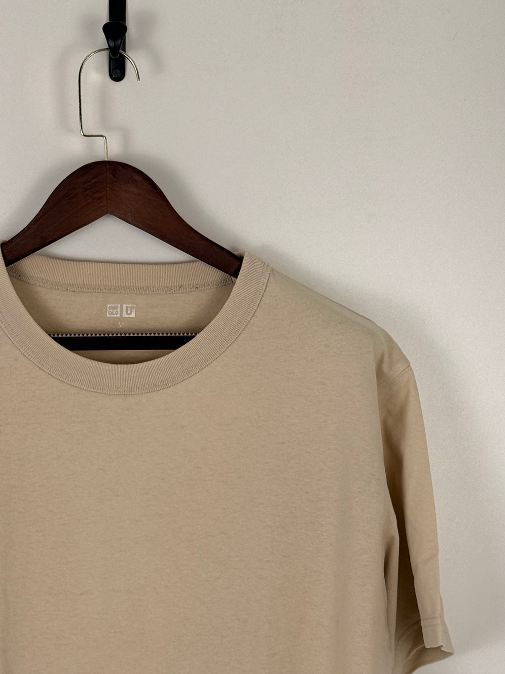 UNIQLO Essential Beige Tee | C:46 L:29