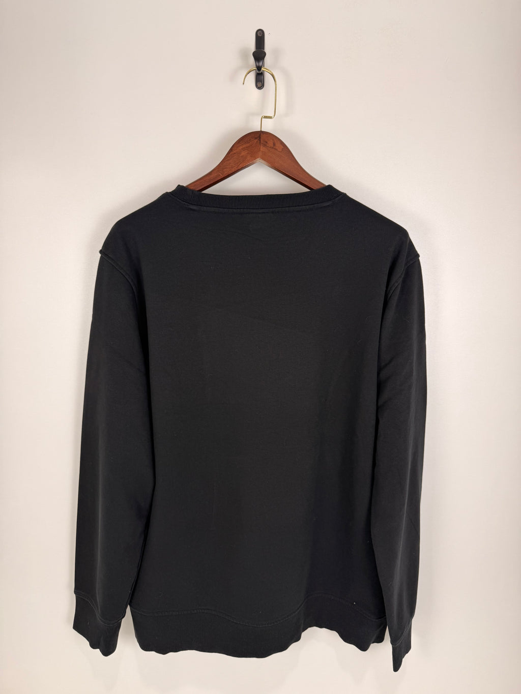 Ellesse Black Logo Sweatshirt | C:50 L:31