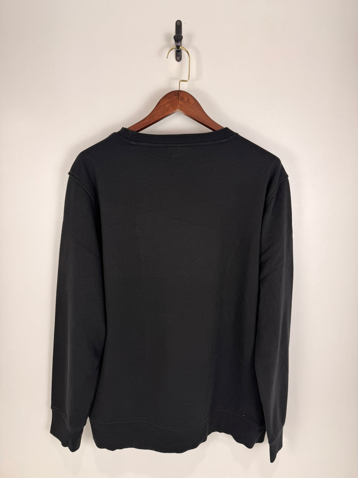 Ellesse Black Logo Sweatshirt | C:50 L:31