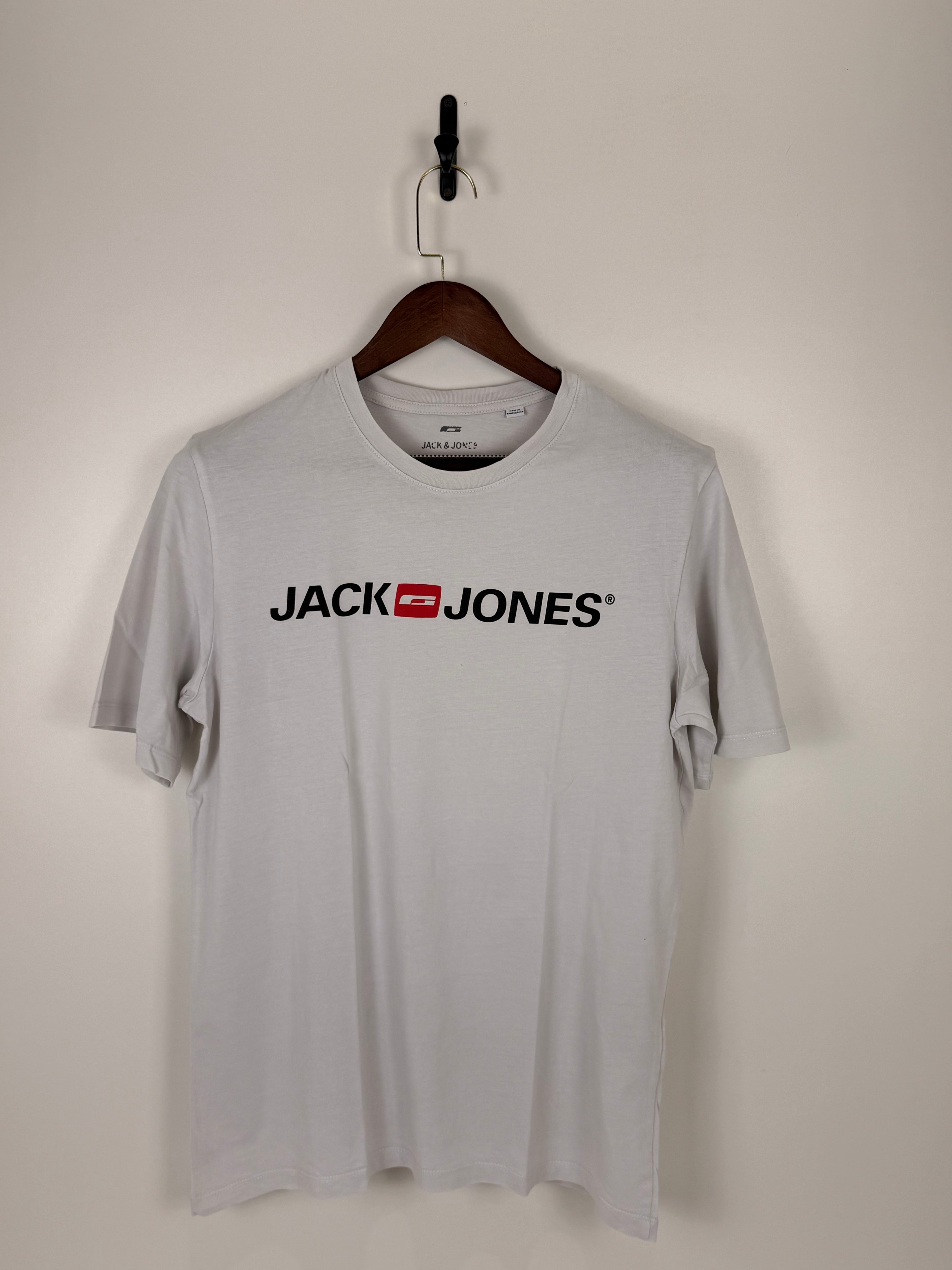 Jack & Jones Essential Logo Tee | C:42 L:27