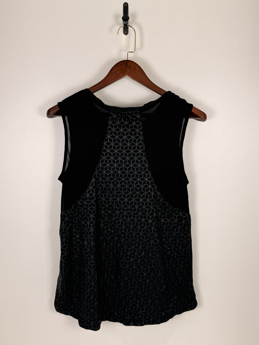 Black Geometric Mesh Sleeveless Performance Tank Top | C:   L: