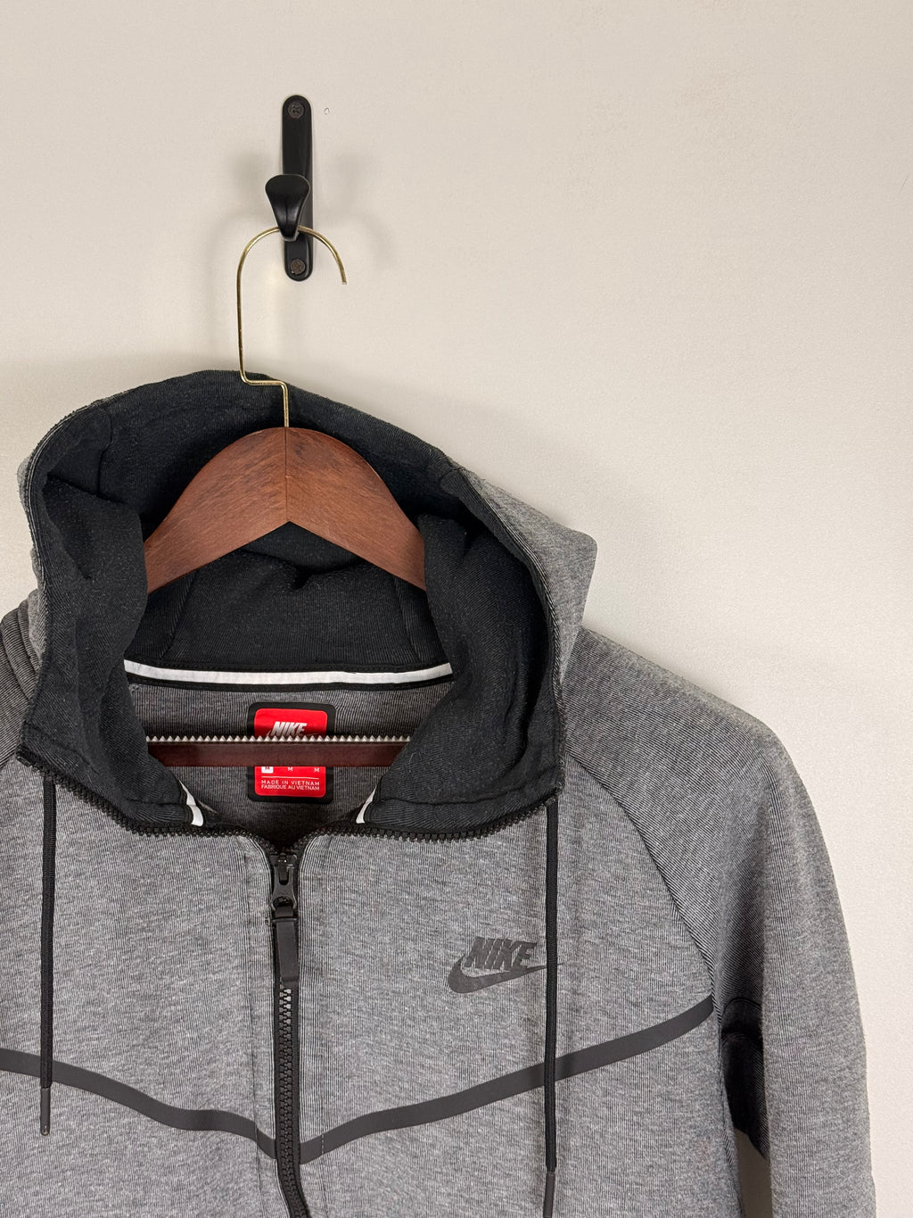 Nike Tech Fleece Grey Zip-Up Hoodie | C:44 L:25