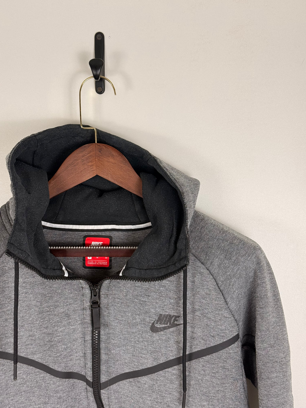 Nike Tech Fleece Grey Zip-Up Hoodie | C:44 L:25