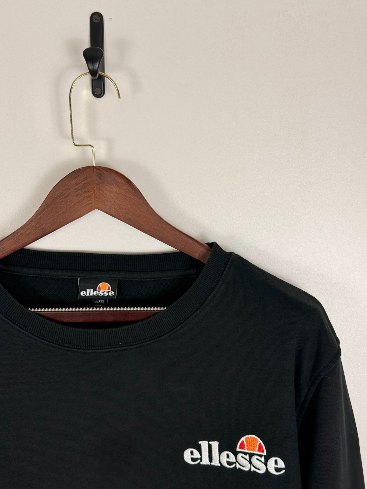 Ellesse Black Logo Sweatshirt | C:50 L:31